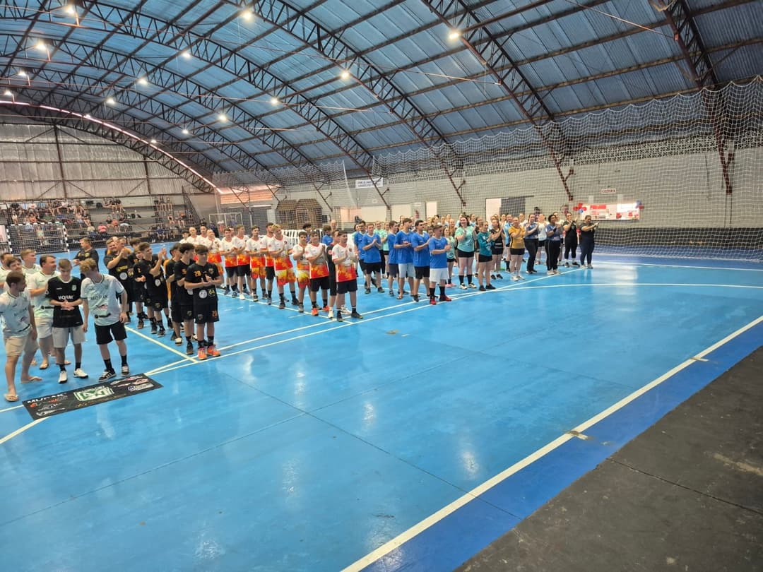 Saudades abre 11º Campeonato Municipal de Handebol com homenagem aos 15 anos da ASAH
