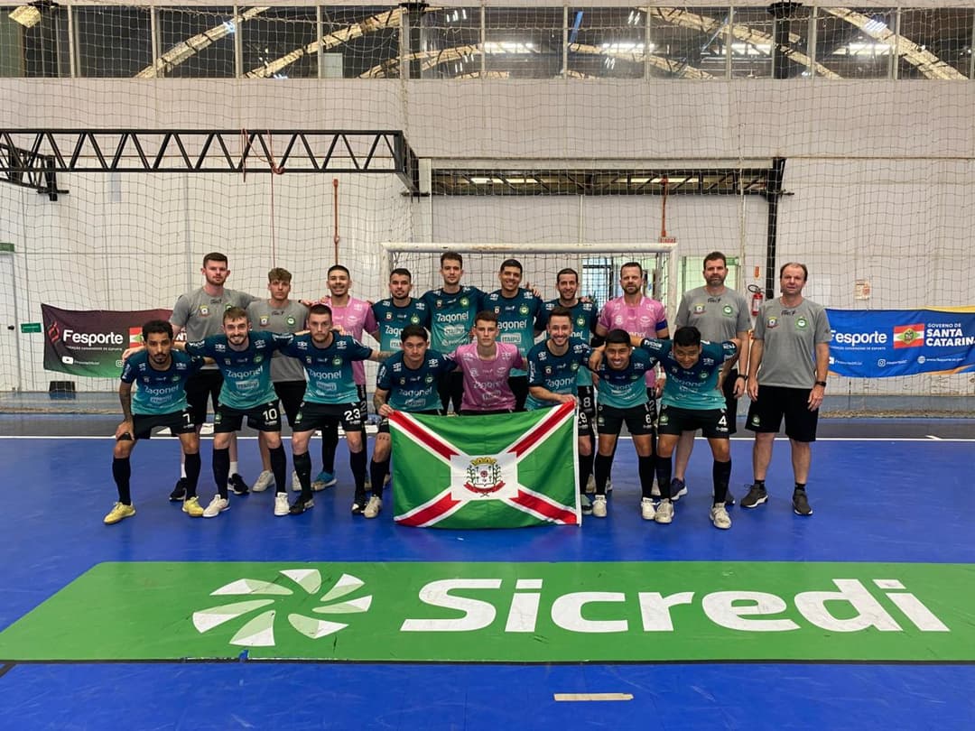 Pinhalzinho disputa vagas na semifinal do Jasc no futsal e no voleibol