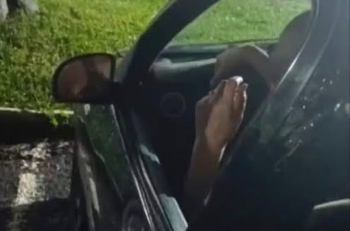 Moradora contou situação a policiais (Foto por Brigada Militar)