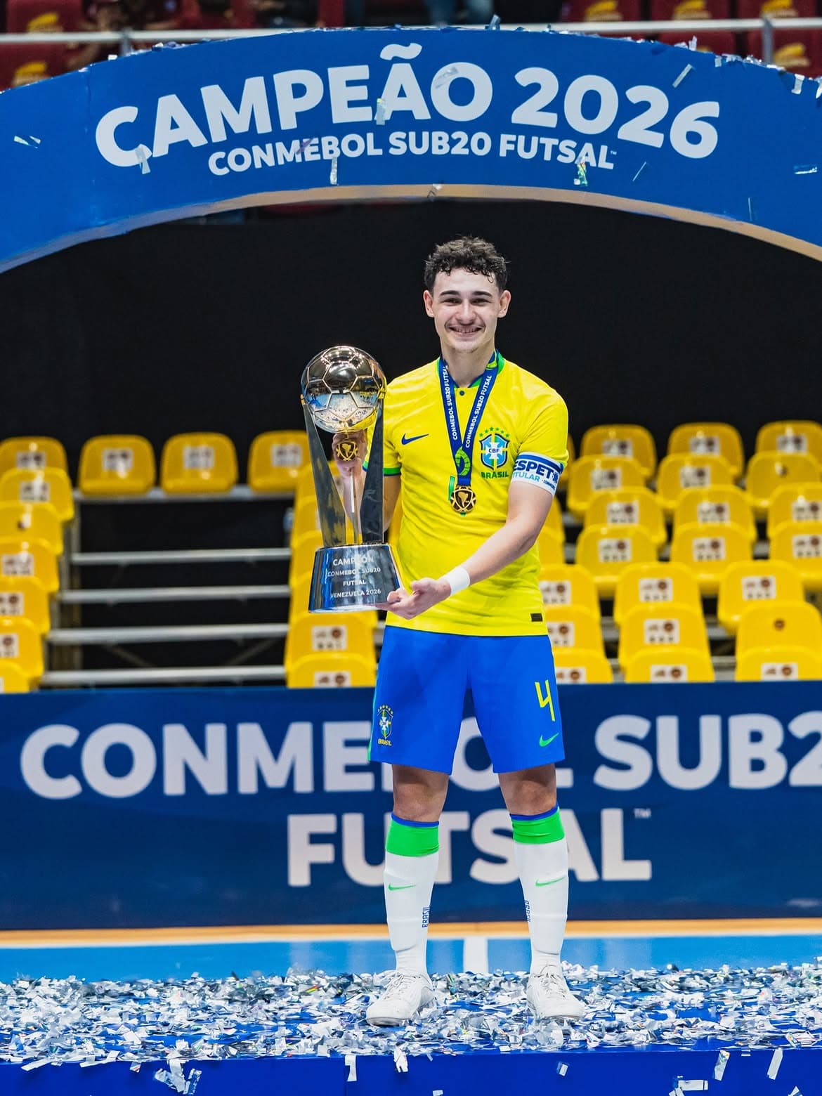 Caetano comemora o título com a seleção brasileira (Foto por Arquivo Pessoal)