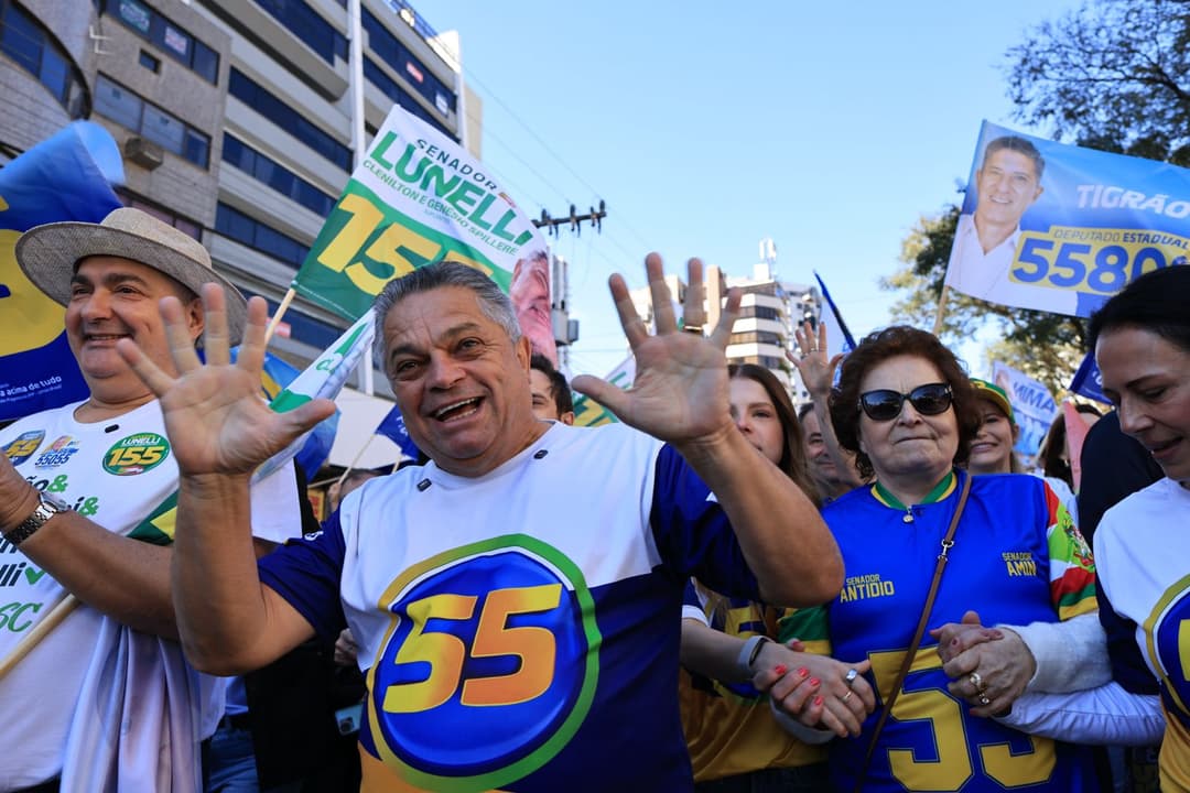 Com caminhada em Chapecó, João Rodrigues reúne milhares de pessoas no lançamento de sua candidatura