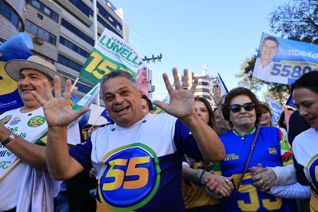 Com caminhada em Chapecó, João Rodrigues reúne milhares de pessoas no lançamento de sua candidatura