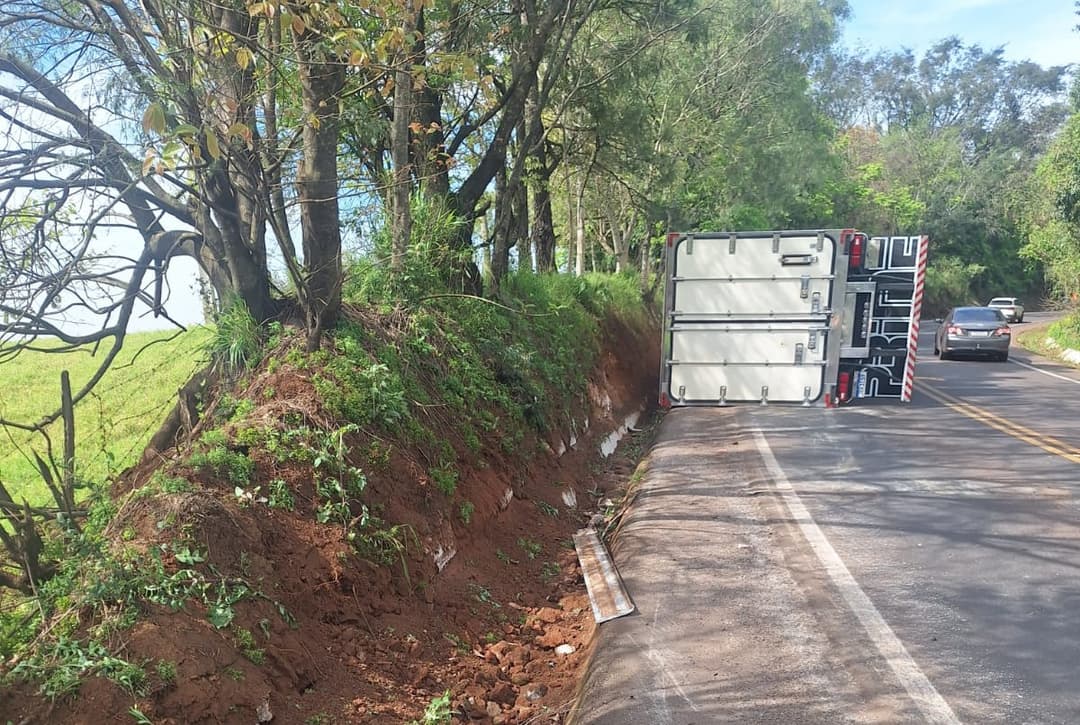 Caminhoneiro perde a vida na SC-157 em Quilombo