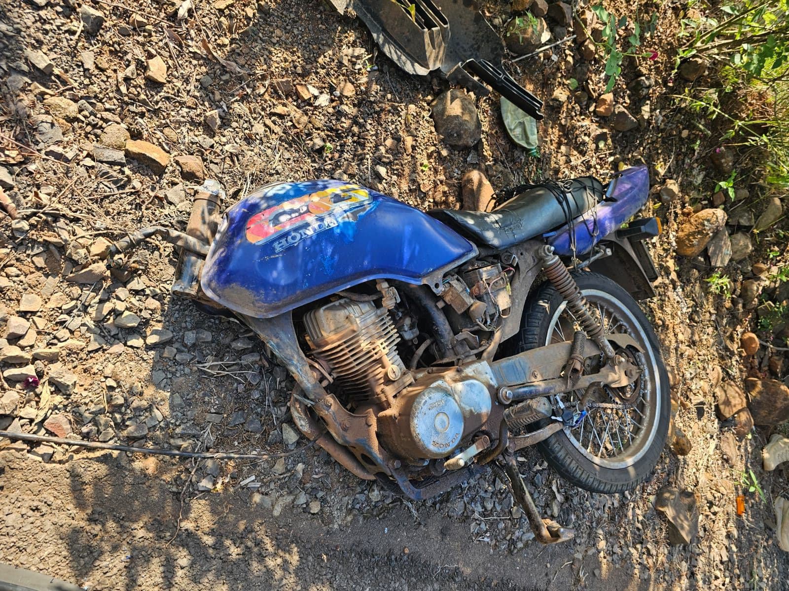 Motocicleta ficou destruída (Foto por PM)