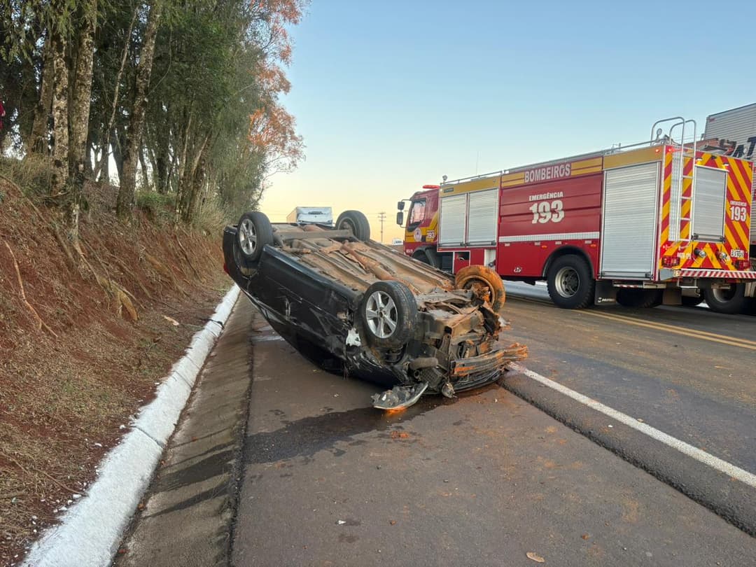 Grávida fica ferida em acidente na BR-282