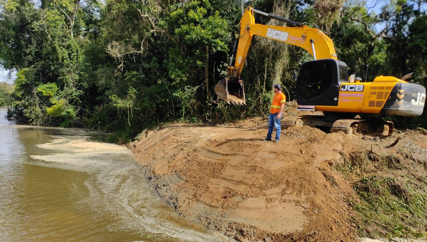 Governo de SC amplia obras de desassoreamento em rios catarinenses (Foto por Divulgação/ Prefeitura de Doutor Pedrinho)