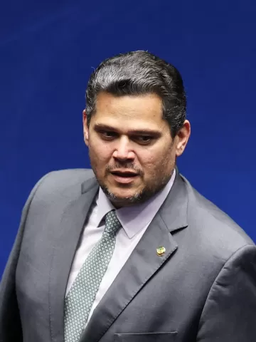 Crise de articulação trava Congresso e Alcolumbre cancela votação de vetos de Lula