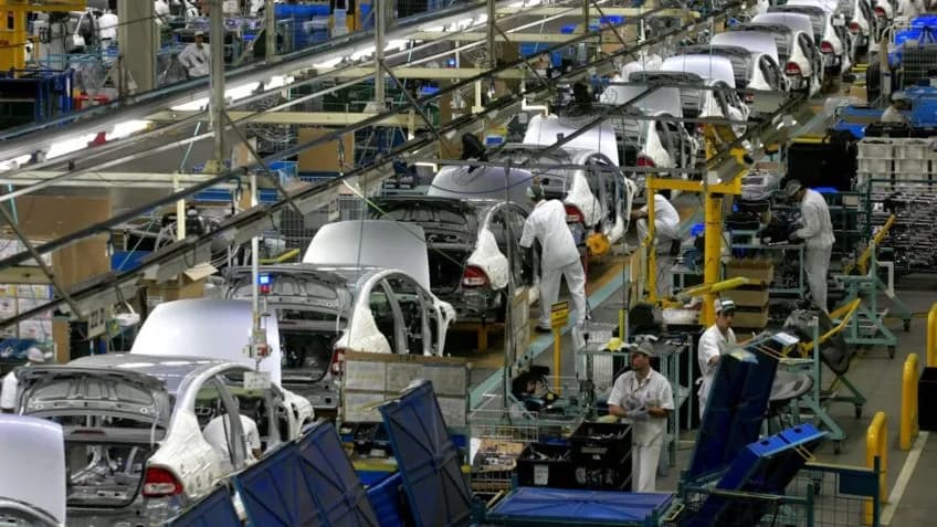Indústria automotiva dispara em março e atinge melhor resultado em anos no Brasil