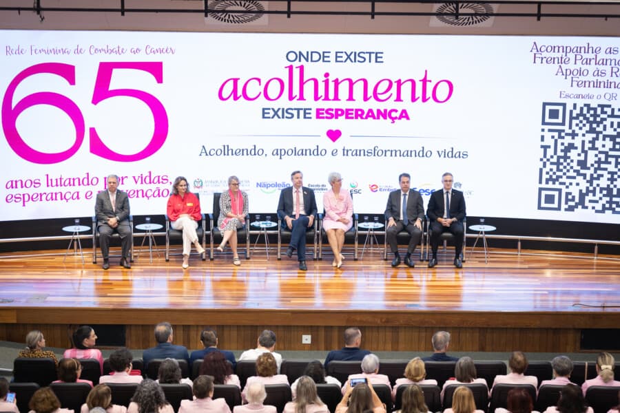 Emoção, aplausos e histórias de coragem marcam homenagem aos 65 anos da Rede Feminina