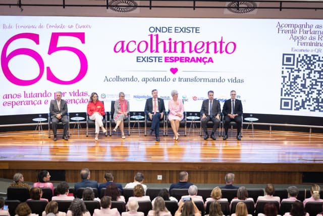 Emoção, aplausos e histórias de coragem marcam homenagem aos 65 anos da Rede Feminina