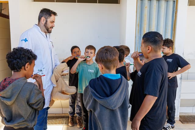 Sorriso saudável começa na escola: Pinhalzinho e Saudades intensificam ações de saúde bucal com alunos