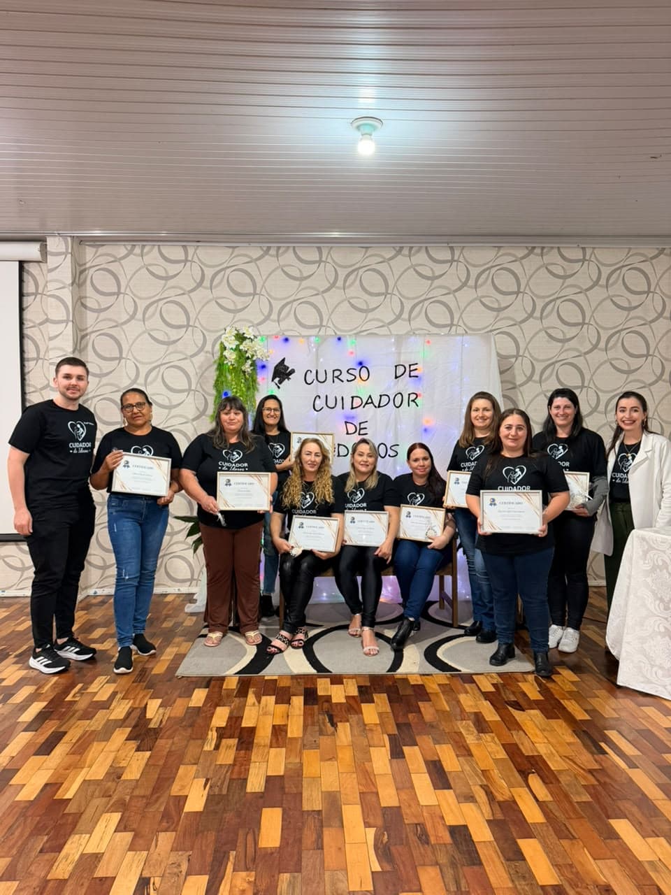 Formandas recebem certificados após conclusão do Curso de Cuidador de Idosos em Sul Brasil (Foto por ASCOM)