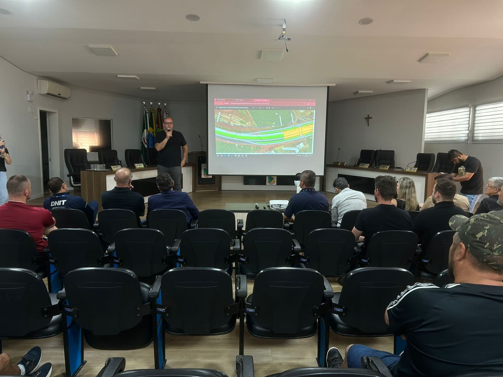 Prefeito Beltrame participou da conversa sobre o projeto de duplicação (por Gilmar Bortese)