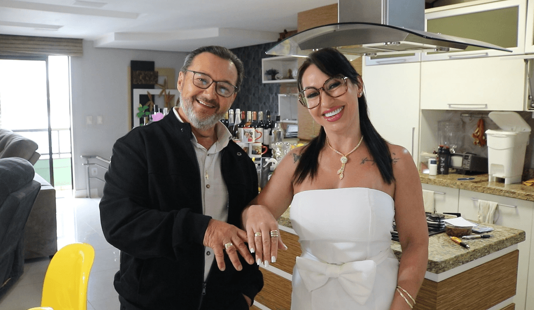 Pinhalense pede namorada em casamento durante viagem de avião