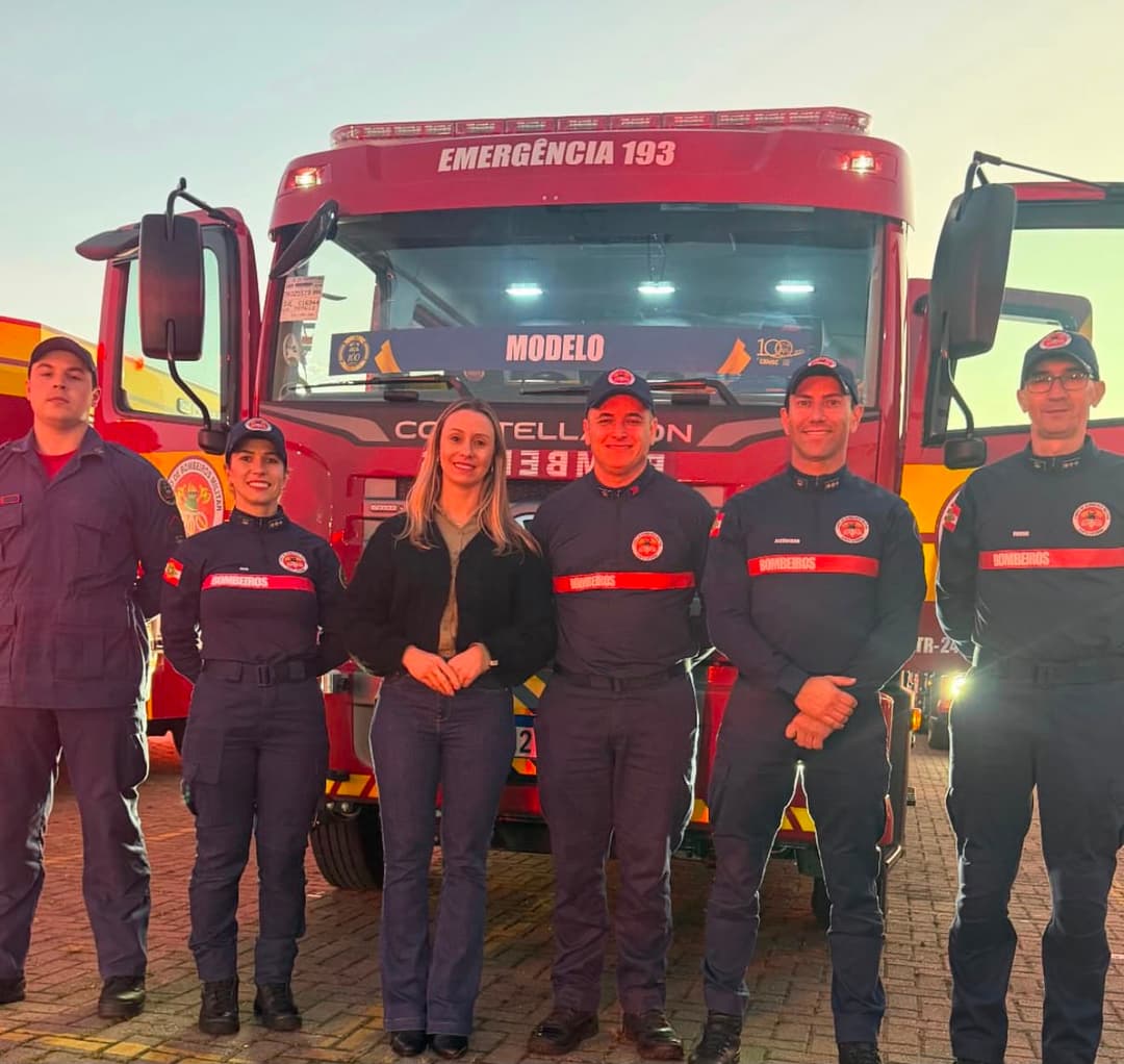 Modelo recebe novo caminhão para reforçar atendimento dos Bombeiros