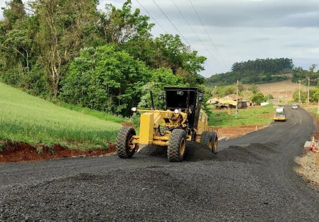 Trânsito será interrompido para obras de asfaltamento na Linha Pio X, em Pinhalzinho
