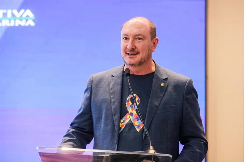 Mauro De Nadal celebra marca histórica de 42 mil carteirinhas do autista emitidas em SC