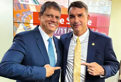 Tarcísio descarta Planalto e aponta Flávio Bolsonaro como líder da direita (Foto por @FlavioBolsonaro/X)