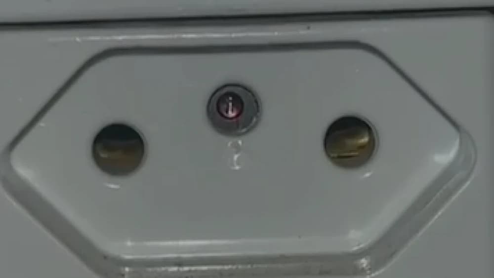 Local onde equipamento estava colocado (Foto por Polícia Militar)