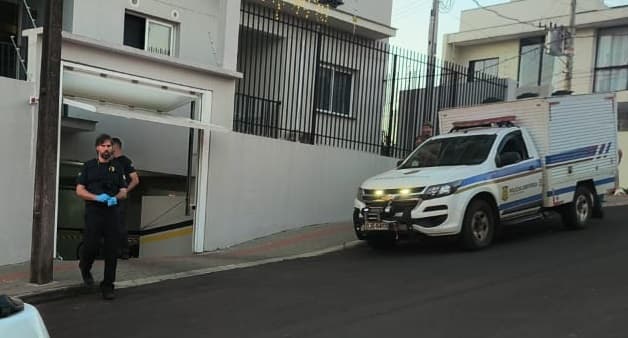 Rapaz de 22 anos morre ao cair de prédio em Chapecó