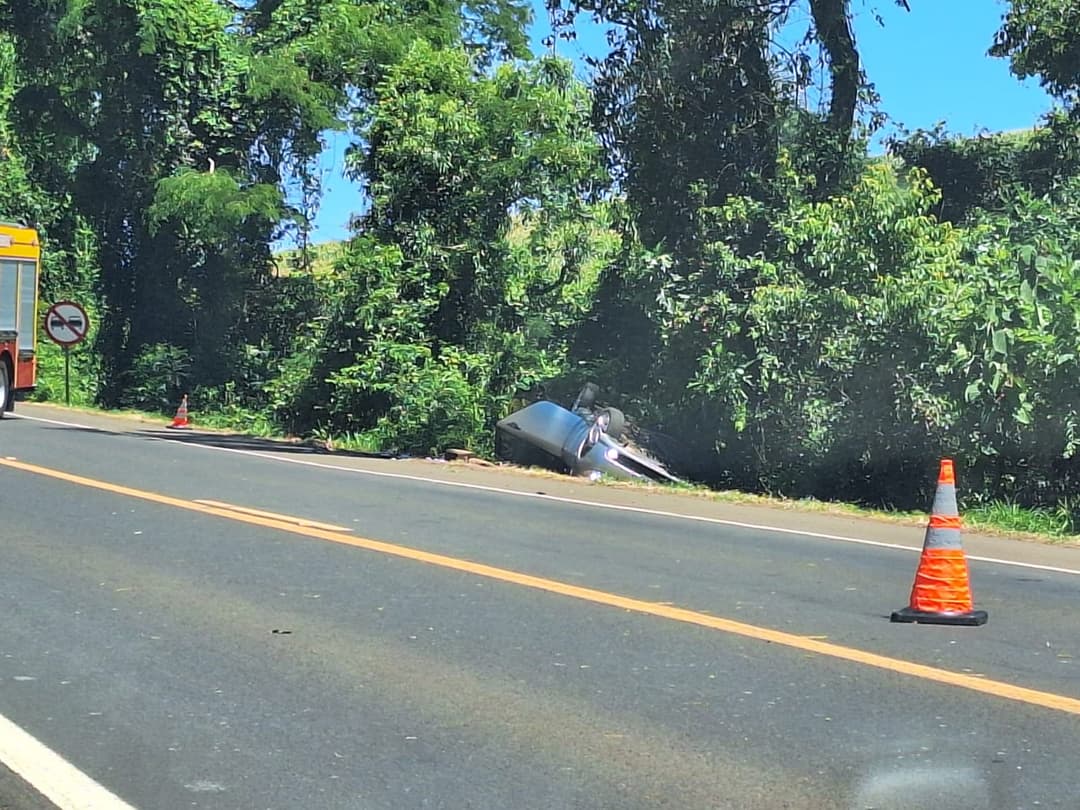 Capotamento deixa crianças feridas entre Chapecó e Nova Itaberaba