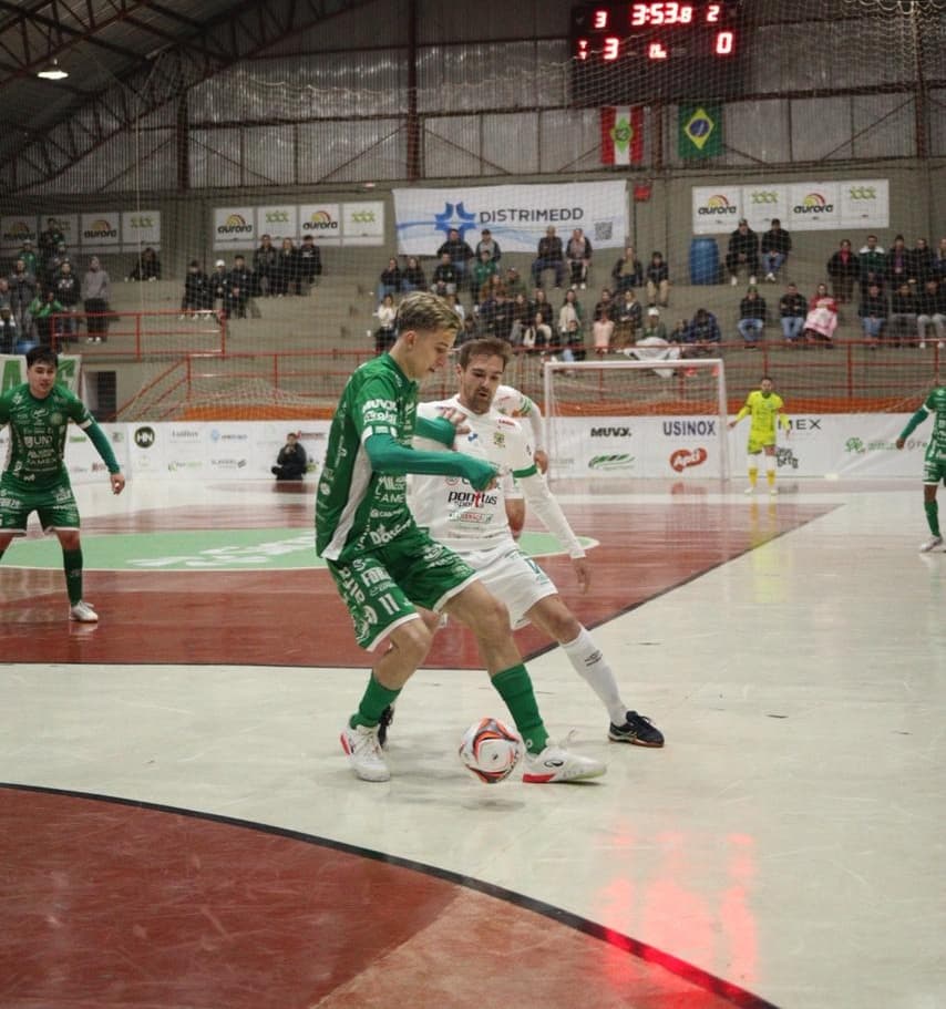 Chape levou a melhor sobre Saudades (Foto por @rogersilva_fotografia/@achapefutsal)