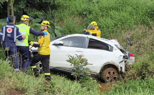 Grave acidente mata avó e netos