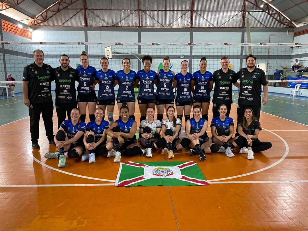 Vôlei feminino de Pinhalzinho estreia com vitória no Jasc