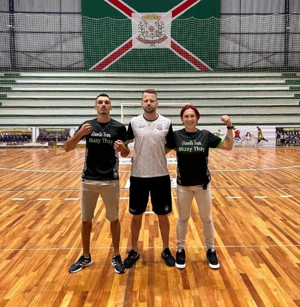 Fransua e Adri Granella, incentivadores do esporte ao lado no secretário da Smec (Foto por Ascom)