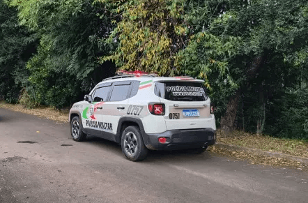 Motorista dorme dentro do carro depois de manobra inusitada