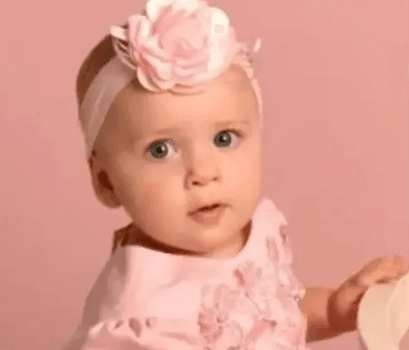 Menina de 1 ano morre após ser atingida por trator