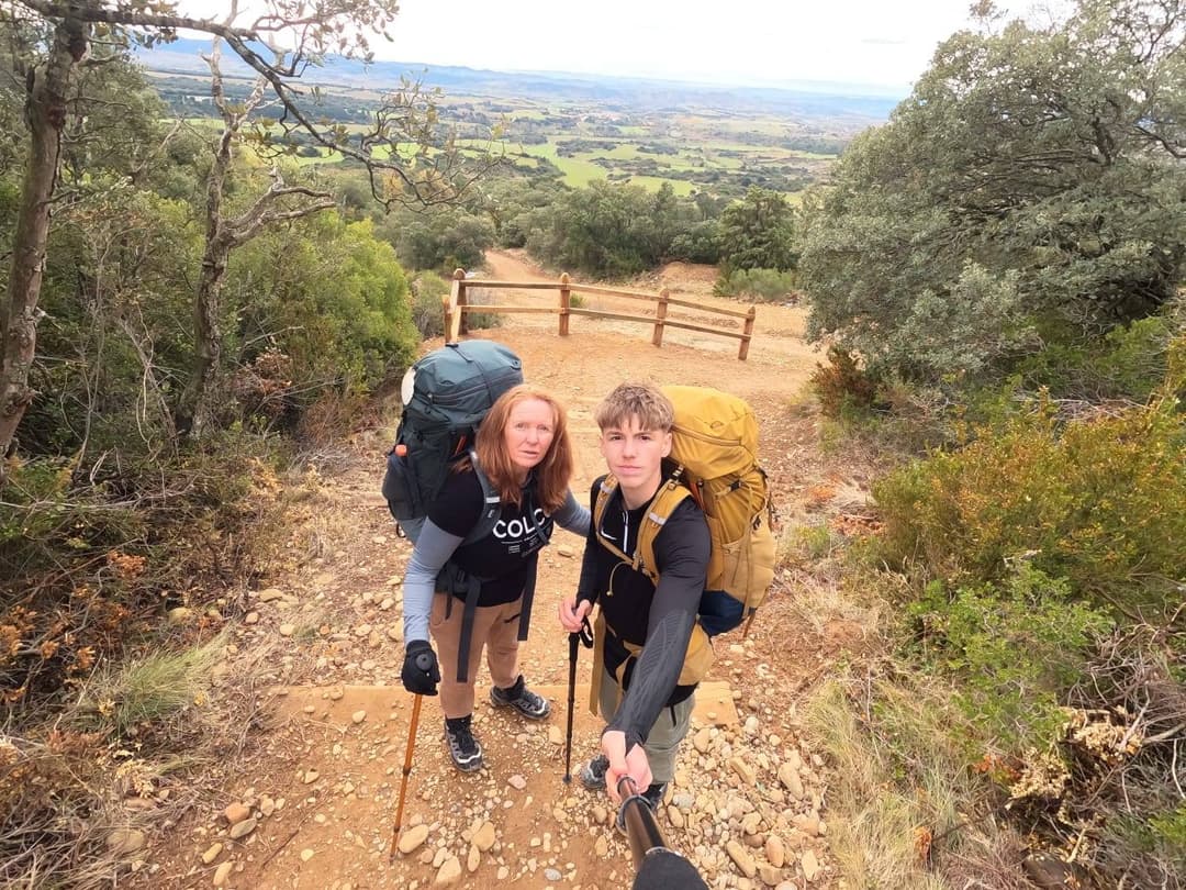 Mãe e filho de Maravilha caminham 500km pela França; destino será a Espanha