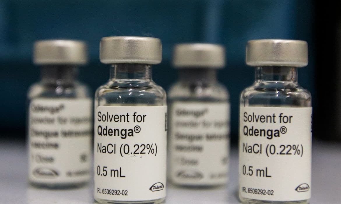 Mais de 3 milhões de adolescentes ainda precisam completar a vacinação contra a dengue no Brasil (Foto por Rovena Rosa/Agência Brasil)