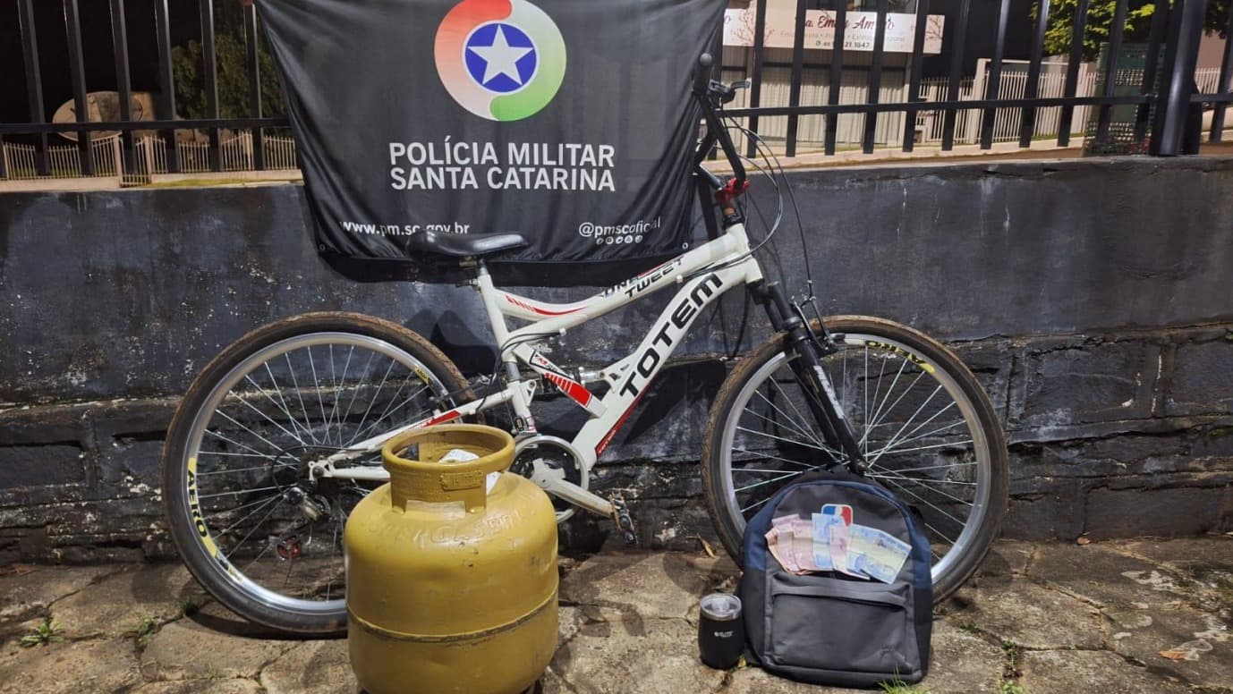 Prisão foi efetuada por furto e recuperação de objetos furtados (Foto por PM/SC)