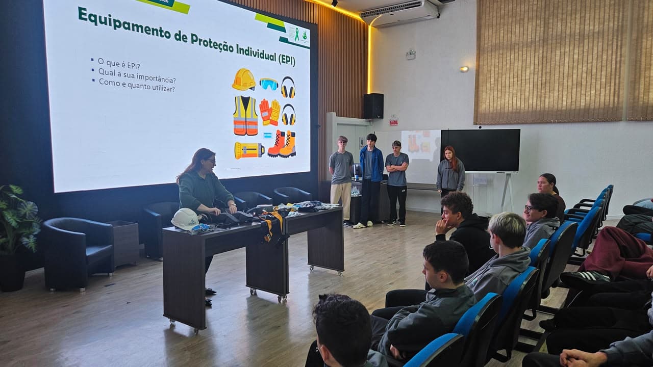 Iniciativa busca ampliar o conhecimento dos jovens sobre a prevenção de acidentes e a adoção de comportamentos seguros (Foto por Ascom)