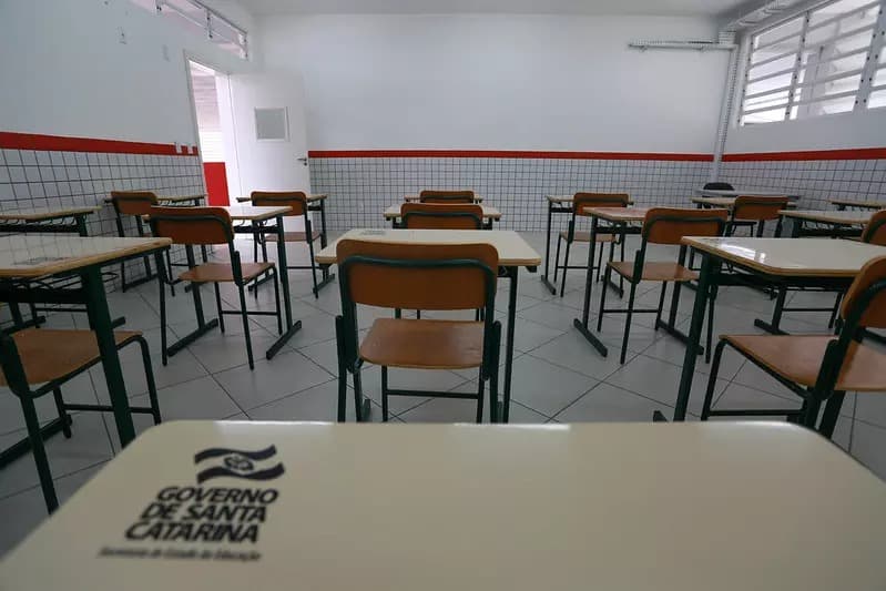 Estado abre processos contra dois professores investigados por assédio sexual em escolas