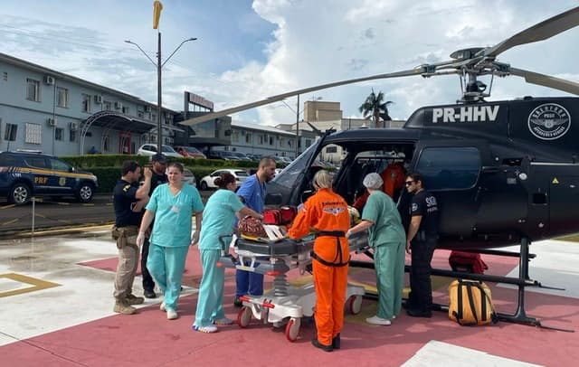 Transferência durou poucos minutos (Foto: Serviço Aeromédico)