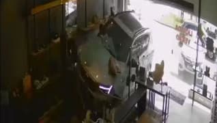 Modelo de luxo parou quando acertou balcão (Foto: Divulgação)