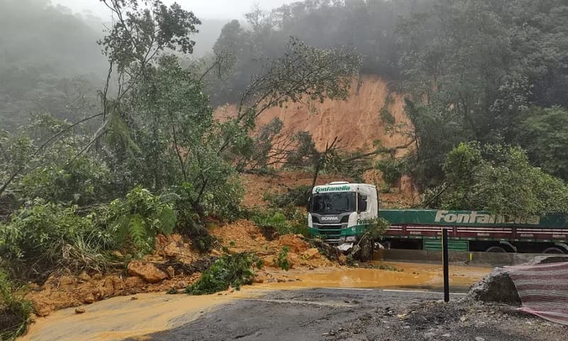 Imagens mostram os estragos causados pelo temporal (Foto: Divulgação)