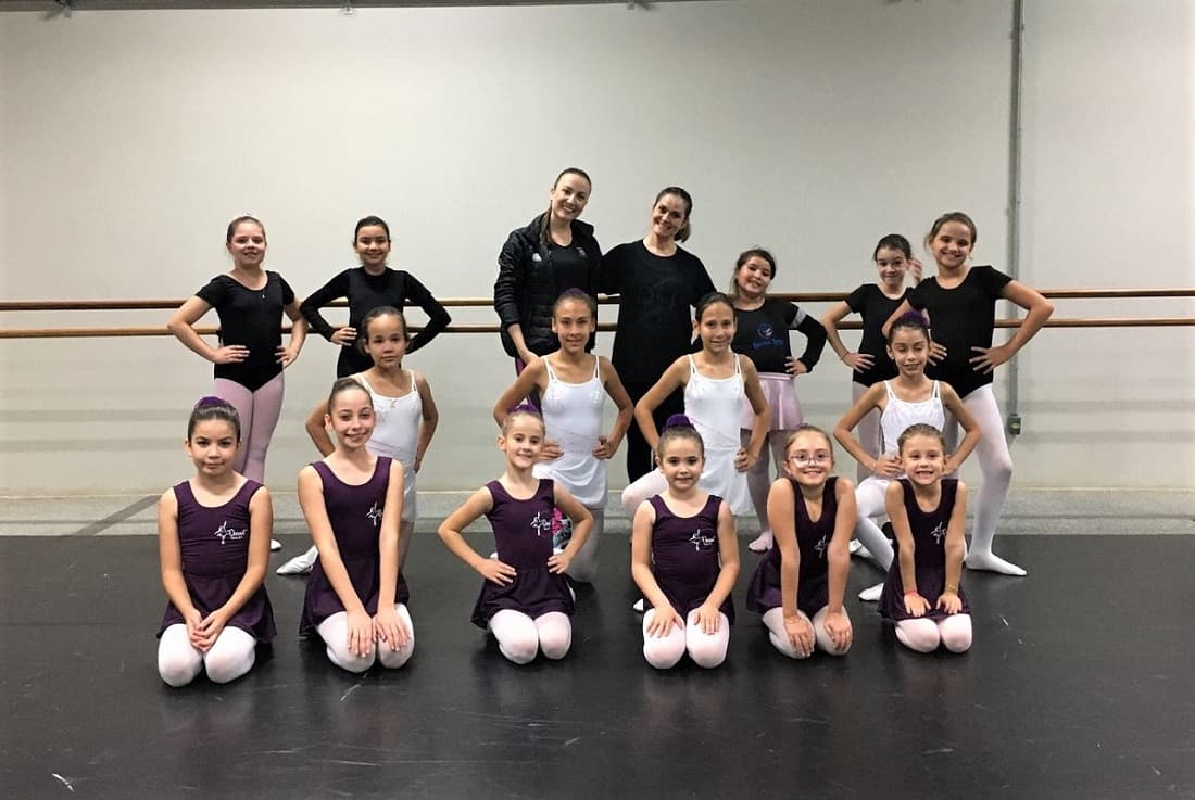 Aulas de ballet da FMEC Pinhalzinho (Foto: Jessica Kurschner Selle)