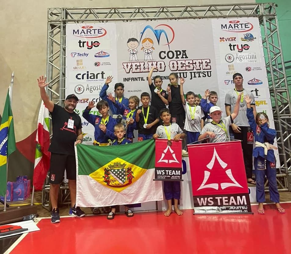 Pequenos lutadores de Saudades são destaques no Jiu Jitsu (Foto: Divulgação)