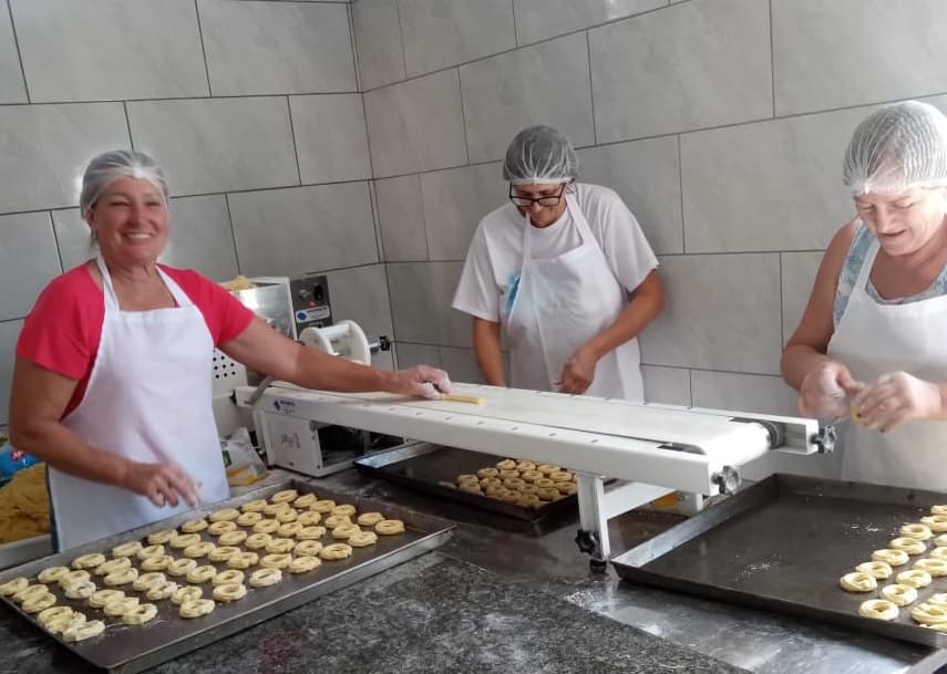 Bolachas sendo preparadas (Foto: Arquivo pessoal)