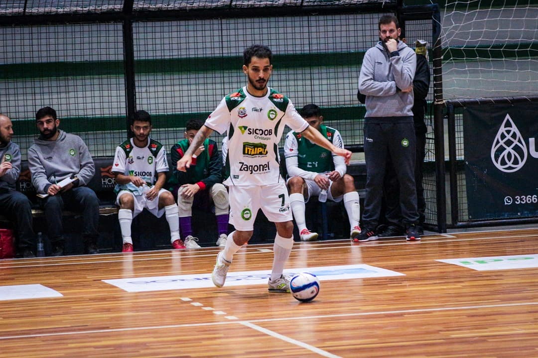 Camisa 7 da Pinhalense estava do outro lado no ano passado (Foto: Felipe Eduardo Zamboni)