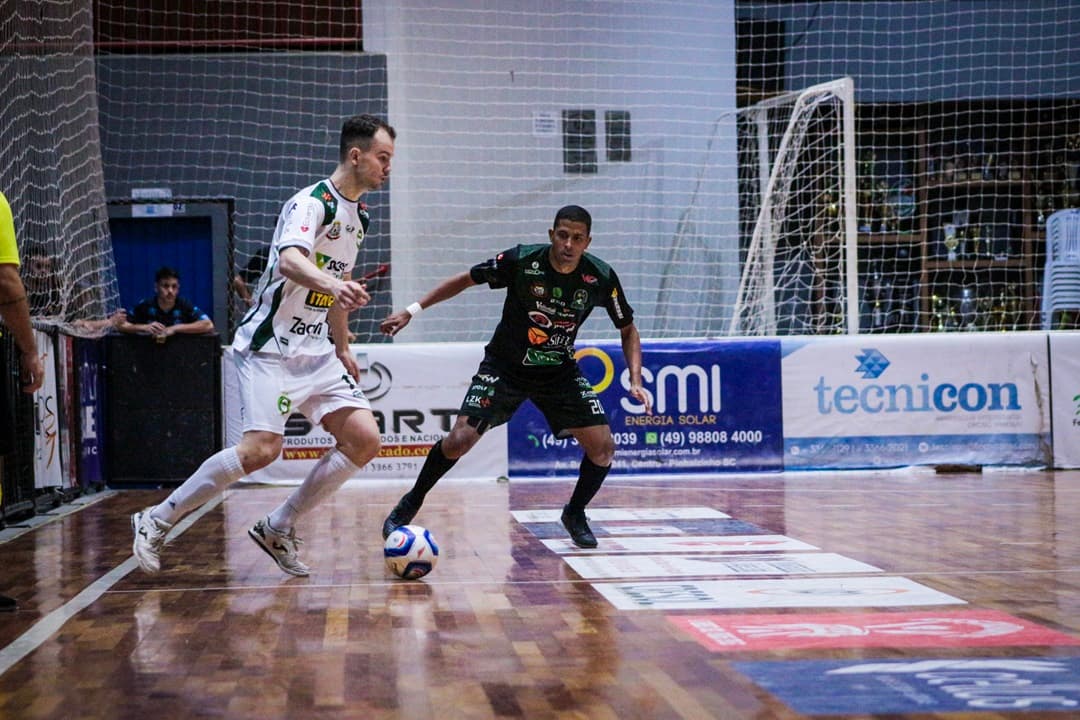 Equipes se enfrentaram duas vezes na temporada, sempre com vitória do visitante (Foto: Felipe Eduardo Zamboni)
