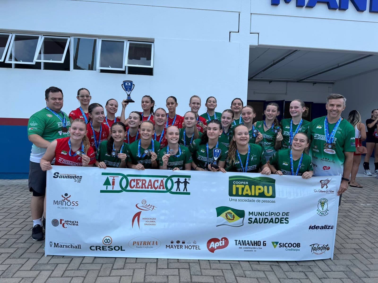 Atletas de Saudades voltaram com medalhas para casa (Foto: Divulgação)