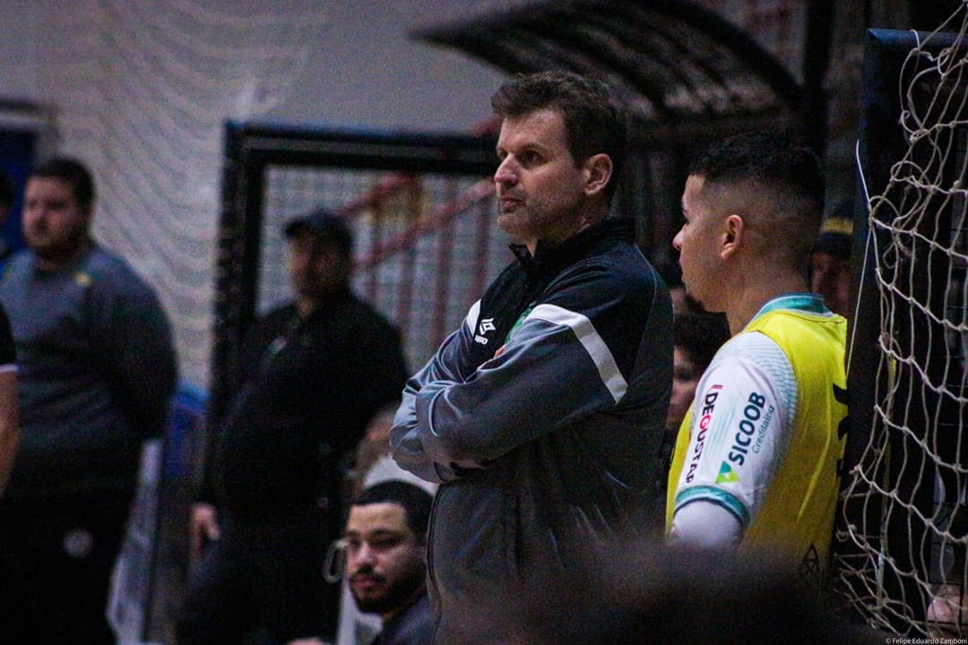 Técnico da Pinhalense destaca aprendizado após revés para equipe de nível nacional (Foto: Felipe Eduardo Zamboni)