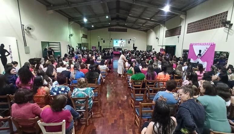 Mais de 400 mulheres participaram da Noite das Patroas em União do Oeste (Foto: Gilmar Bortese)