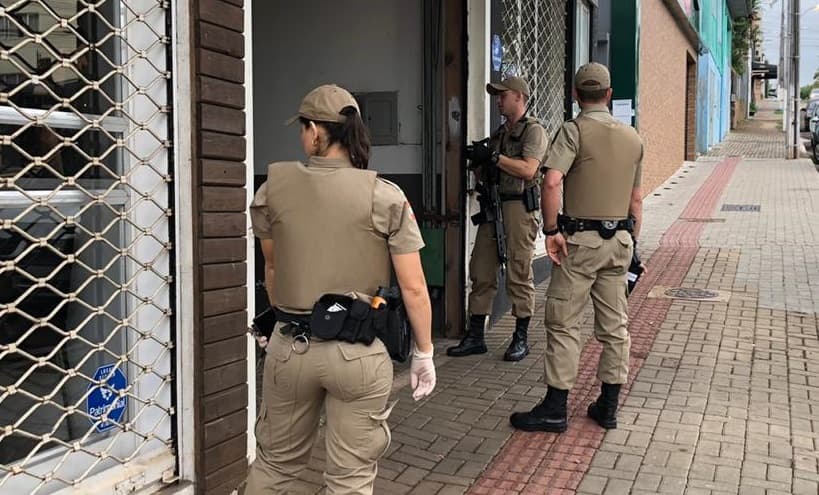 Policiais militares prenderam suspeito (Foto: Ilustração)