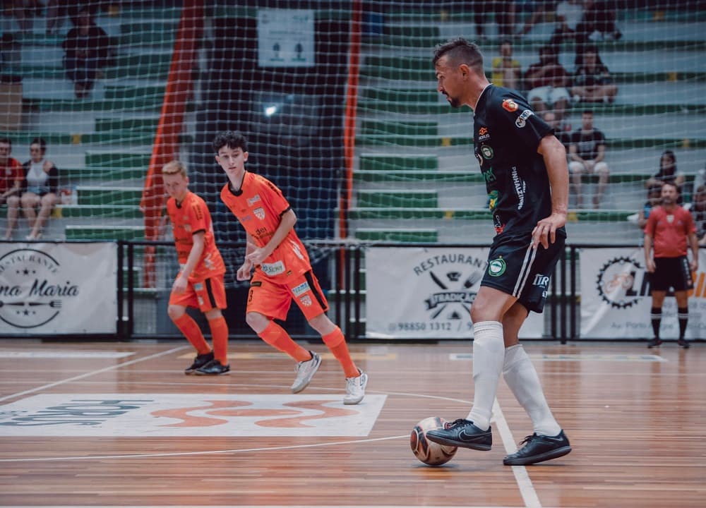 Time masculino de Pinhalzinho estreia com vitória na Taça RCO (Foto: Eliéser Donhauser)
