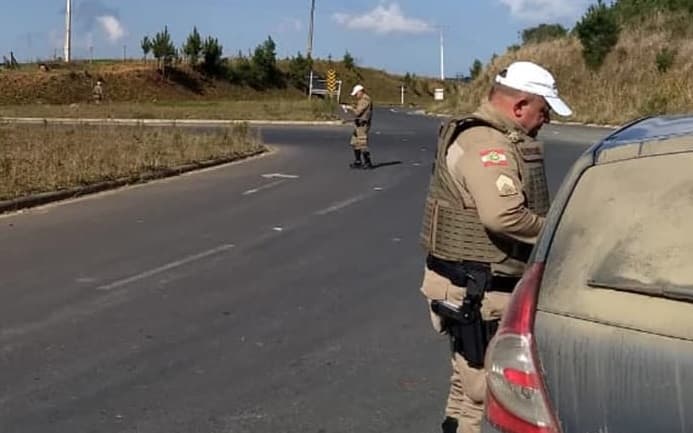 Idoso tentou resolver situação naquele 'jeitinho' (Foto: Polícia Militar Rodoviária)